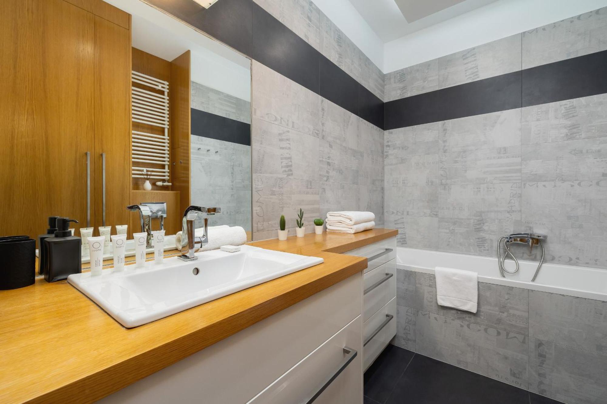 Spacious & Cozy Grzegorzecka By Renters *